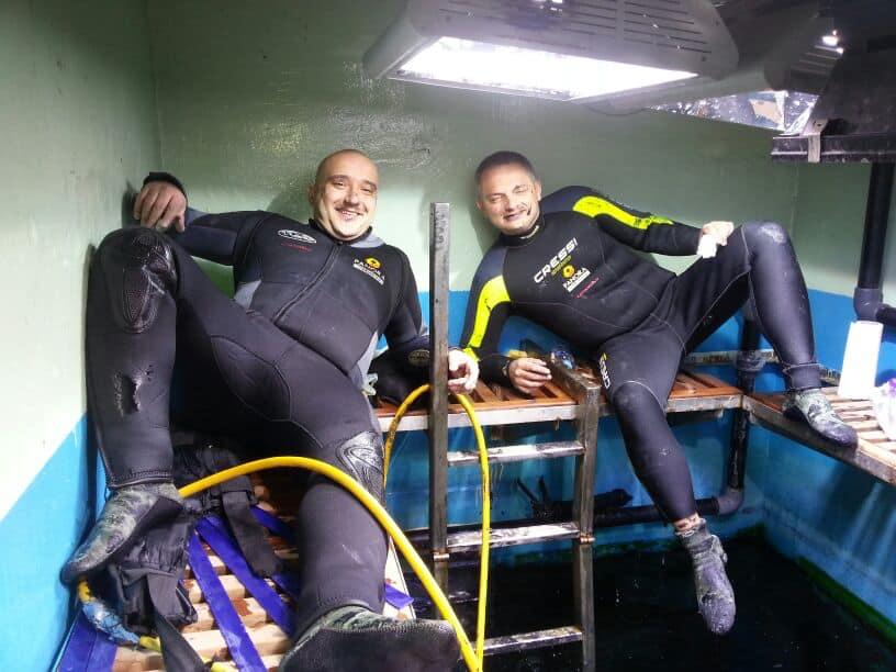 Erdem Akartepe and Vassilis Sklavounos after the underwater repair during the operations at first Turkey's large commercial aquarium tank.